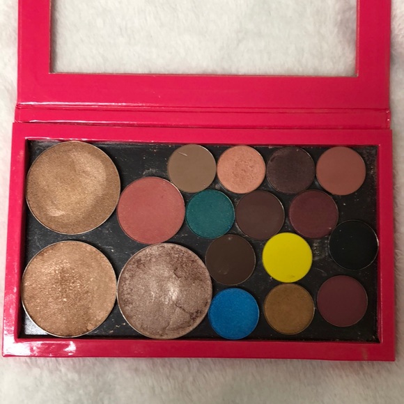 Z palette with highlighters and eyeshadows - Picture 2 of 5